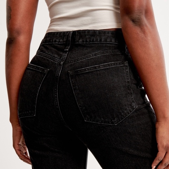 Curve Love High Rise 90’s Relaxed Jean - Picture 4 of 10